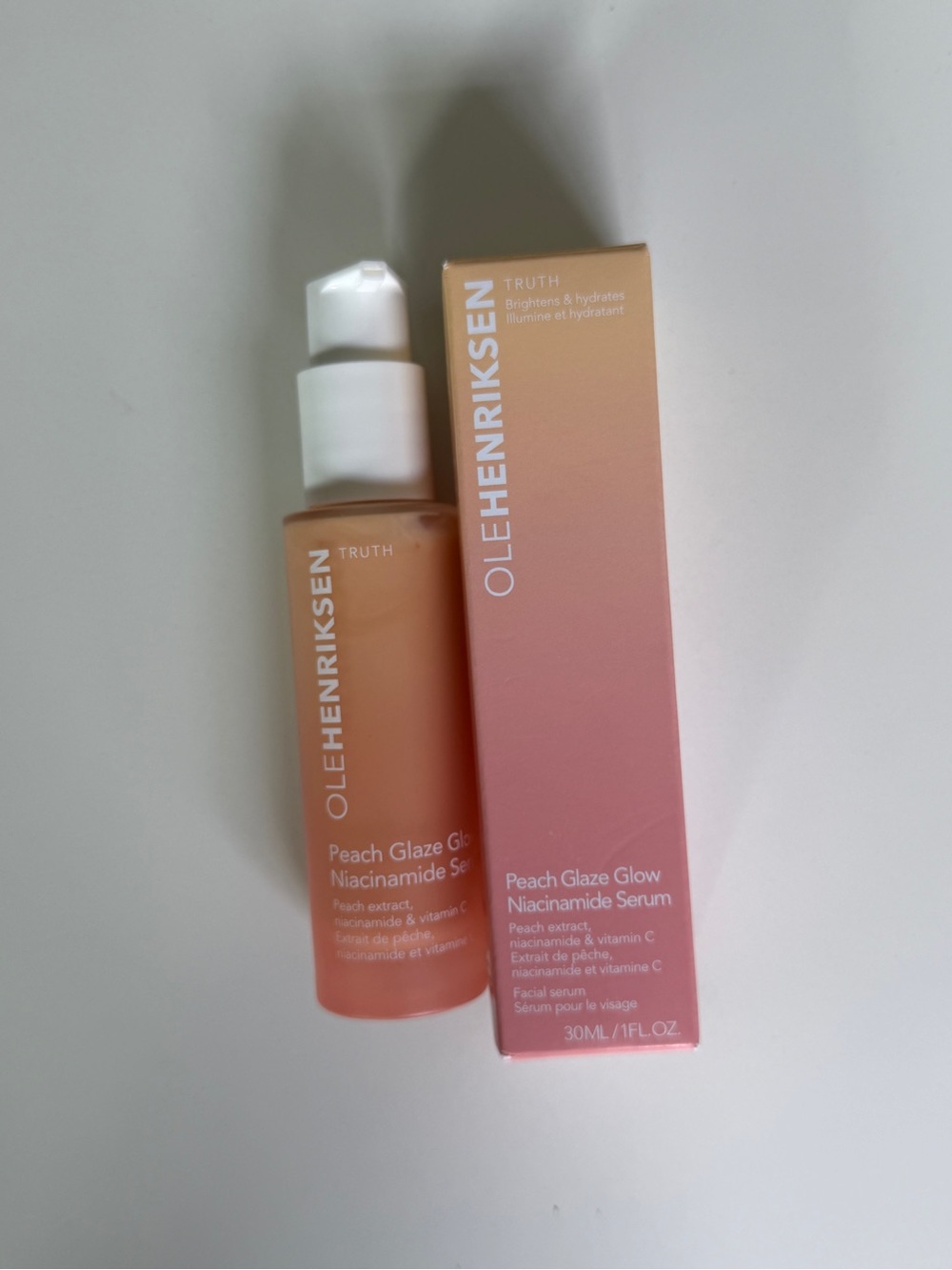 Ole Henriksen Peach Glaze Glow Niacinamide Serum - Peach Gradient Bottle